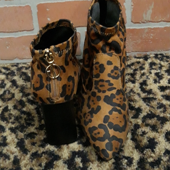 Franco Sarto Kortney Leopard Heel Ankle boots New Women's Shoes Animal Stretch 9 - Picture 4 of 8
